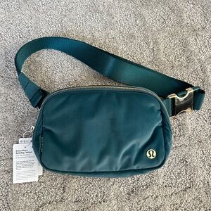 Lululemon Everywhere Belt Bag *velour